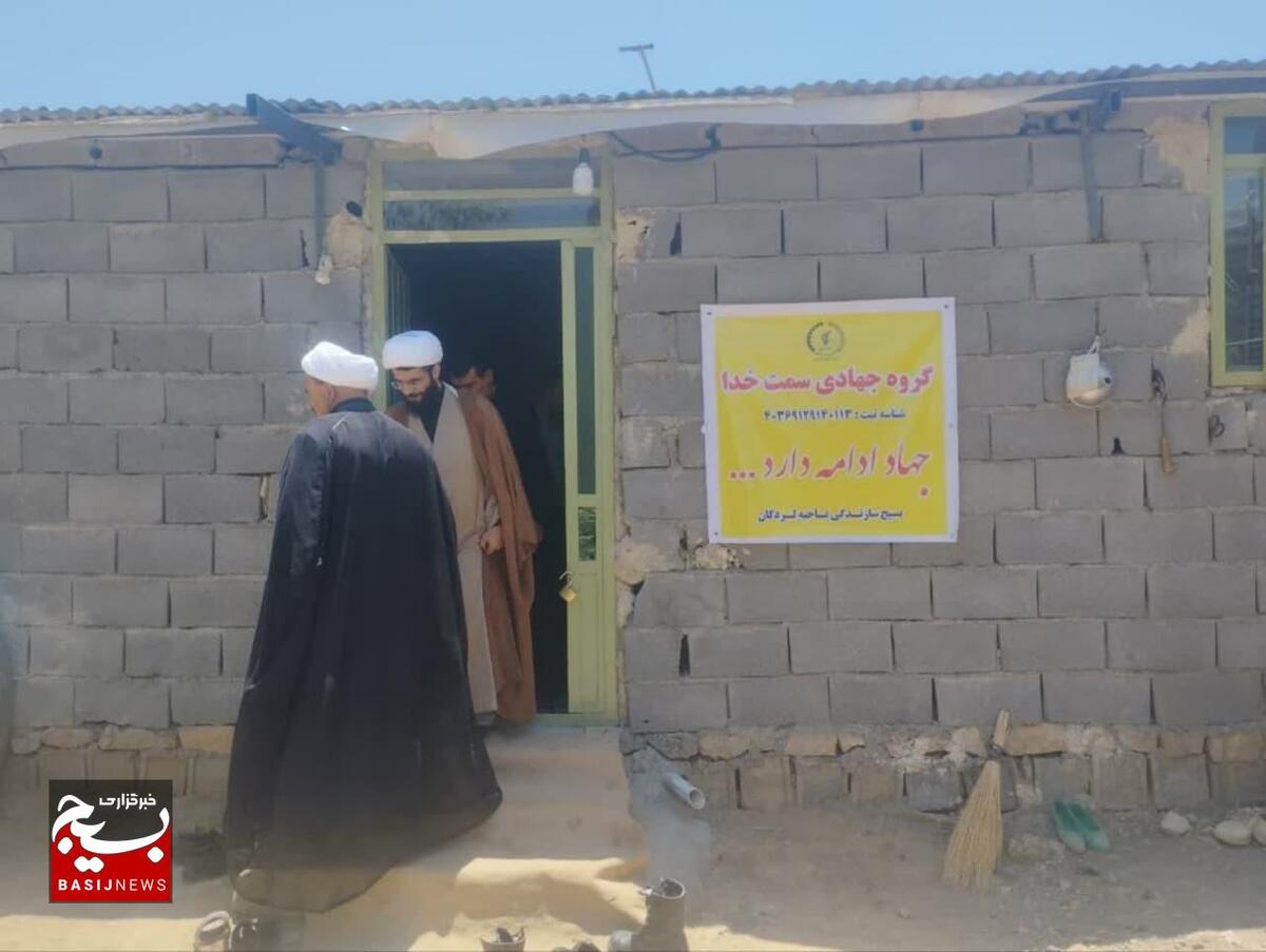 تحویل خانه احداثی به خانواده عزتمند