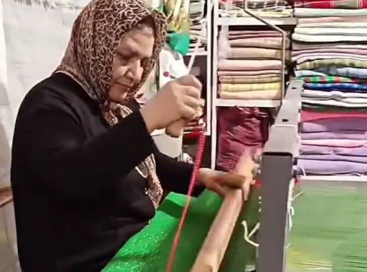 گره عشق با تار و پود هنر پارچه بافی/ با هر کسب و کار جديد یک امید جهت اشتغال ایجاد میشود گره عشق با تار و پود هنر پارچه بافی/ با هر کسب و کار جديد یک امید جهت اشتغال ایجاد میشود
