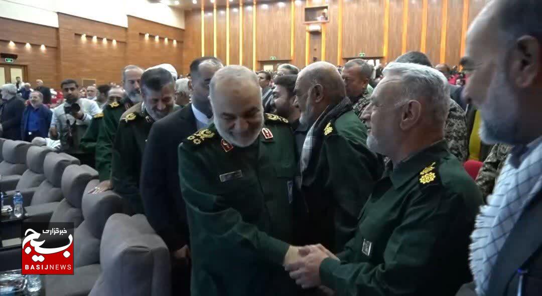 قهرمانی مقتدر که مثل پدر مهربان بود... قهرمانی مقتدر که مثل پدر مهربان بود...