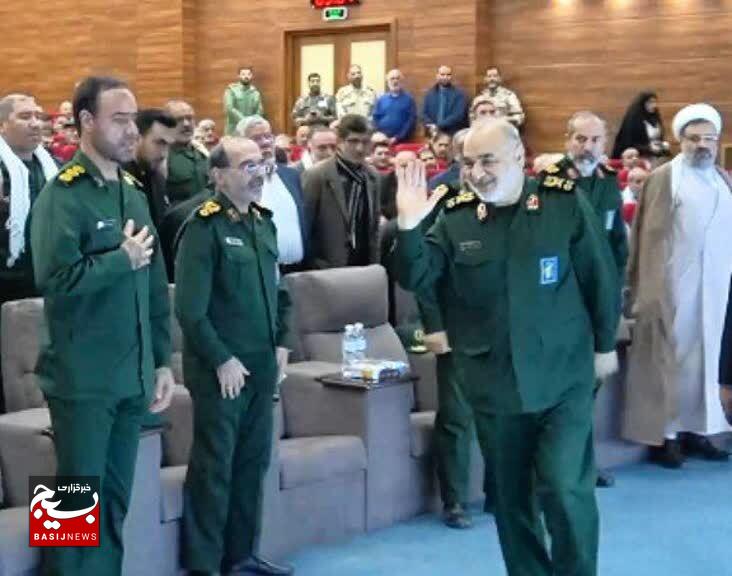 قهرمانی مقتدر که مثل پدر مهربان بود... قهرمانی مقتدر که مثل پدر مهربان بود...
