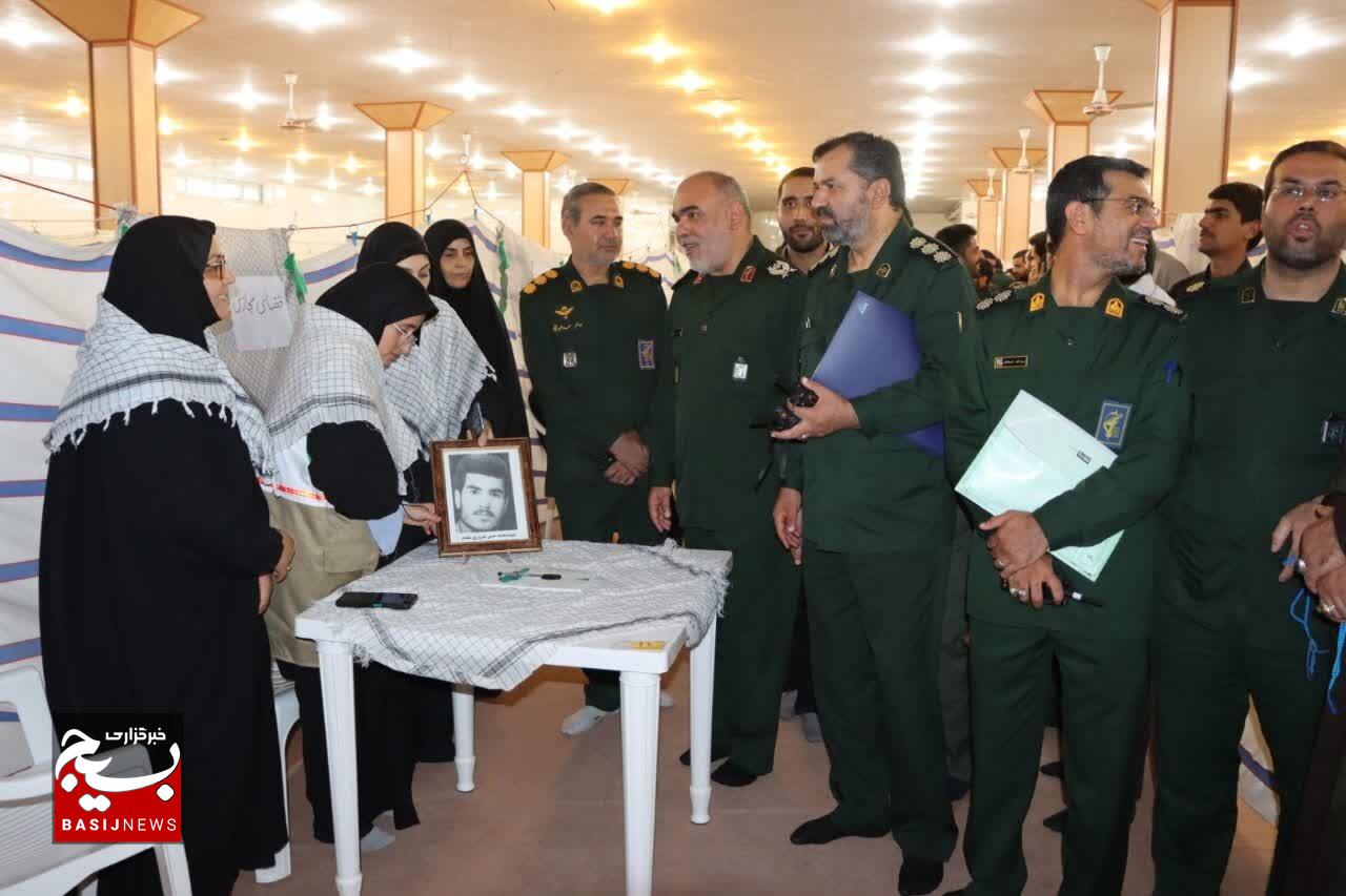 بسیج بدنبال بسیج کنندگی و استفاده از ظرفیتها و امکانات مردمی بهنفع مردم هر محله است بسیج بدنبال بسیج کنندگی و استفاده از ظرفیتها و امکانات مردمی بهنفع مردم هر محله است