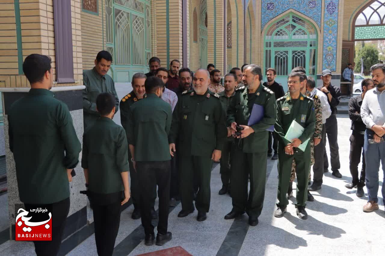 بسیج بدنبال بسیج کنندگی و استفاده از ظرفیتها و امکانات مردمی بهنفع مردم هر محله است بسیج بدنبال بسیج کنندگی و استفاده از ظرفیتها و امکانات مردمی بهنفع مردم هر محله است