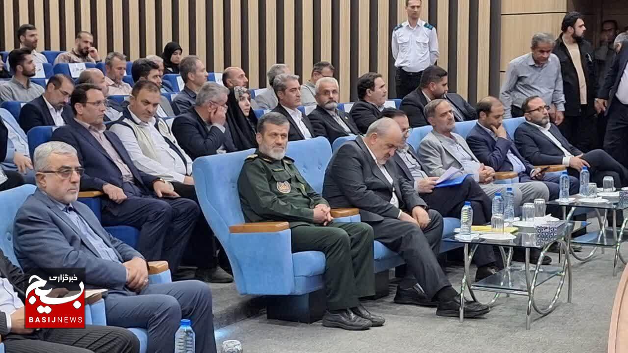 ایجاد بازار برق سبز و توسعه انرژی‌های تجدیدپذیر از سیاست‌های محوری وزارت نیرو است/قانون برخورد با مشترکین پرمصرف قاطعانه اجرا می‌شود