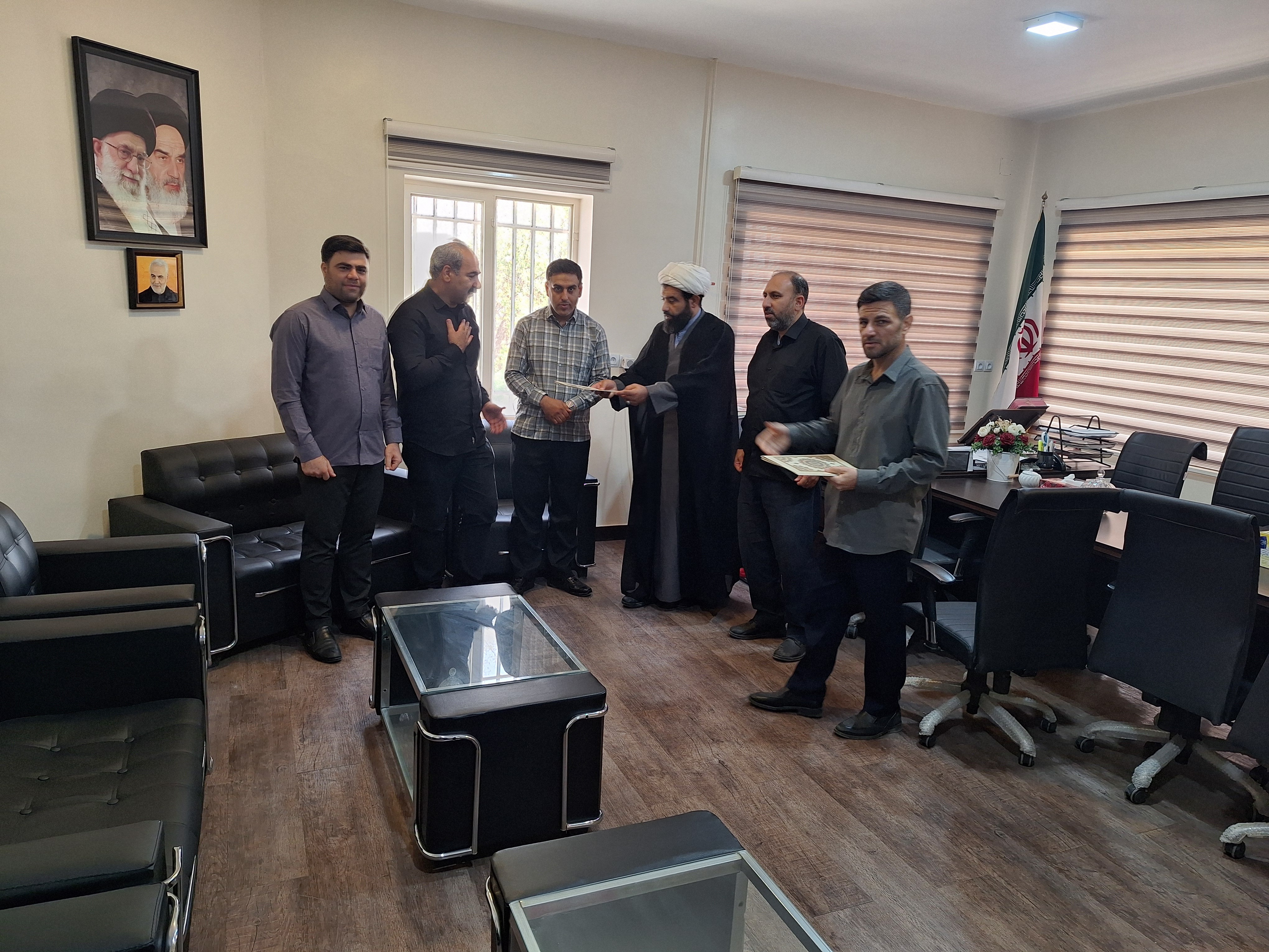 تقدیر از عملکرد رادیو دزفول در جنگ ۱۲ روزه تقدیر از عملکرد رادیو دزفول در جنگ ۱۲ روزه