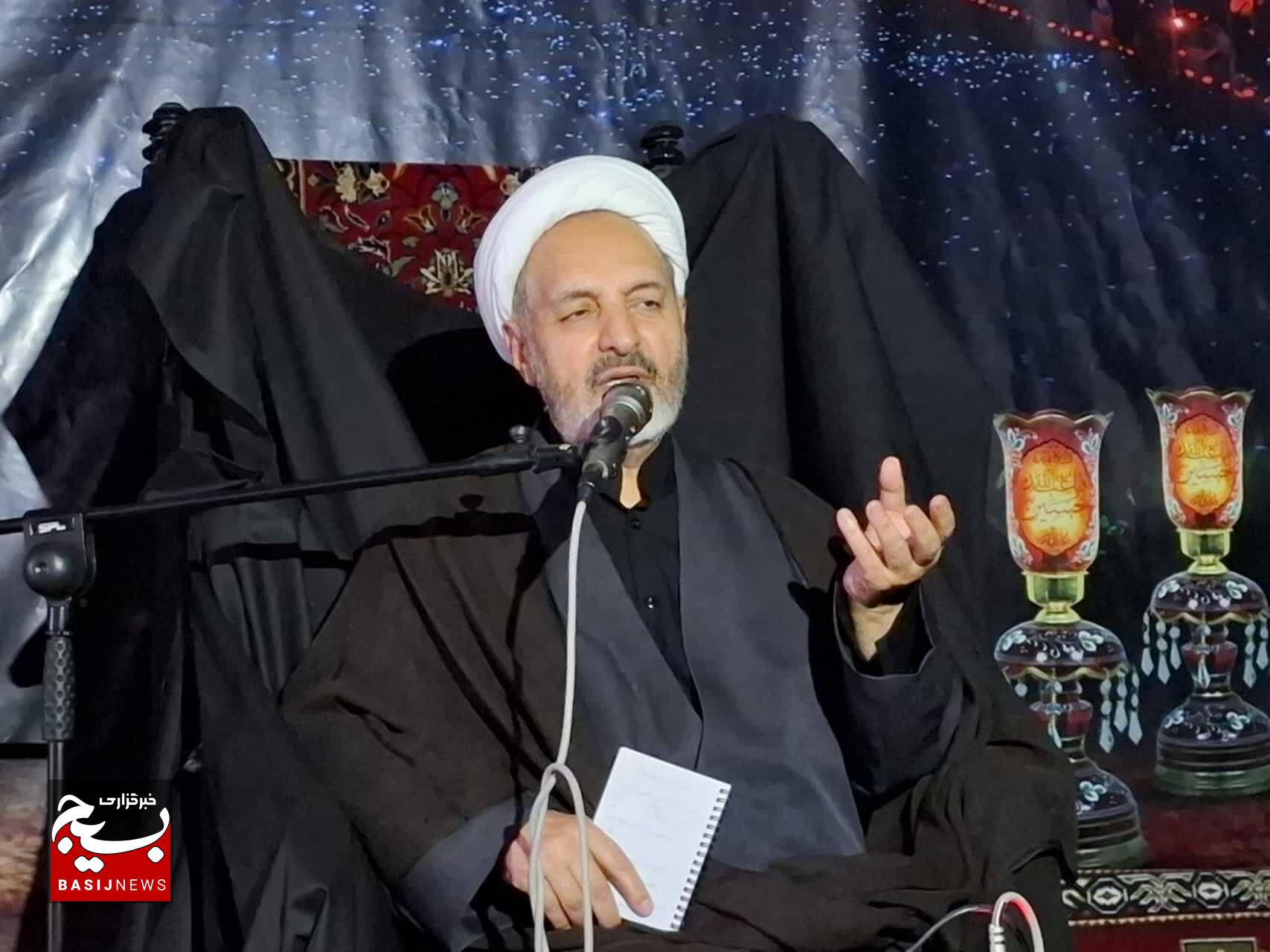 پیوستن به کتاب خدا و سنت پیامبر عامل جدایی از فتنه‌ها است