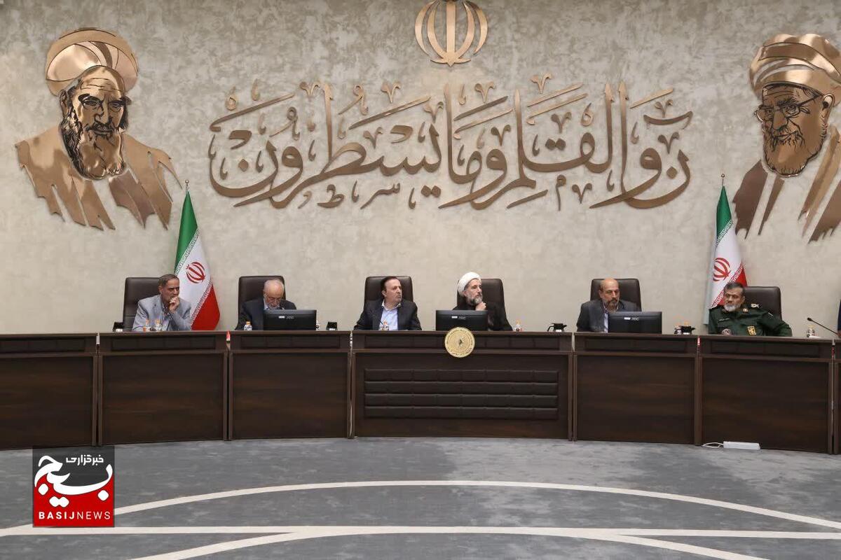 هم‌اندیشی نخبگان راه‌حل مشکلات قزوین است