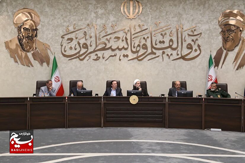 هم‌اندیشی نخبگان راه‌حل مشکلات قزوین است