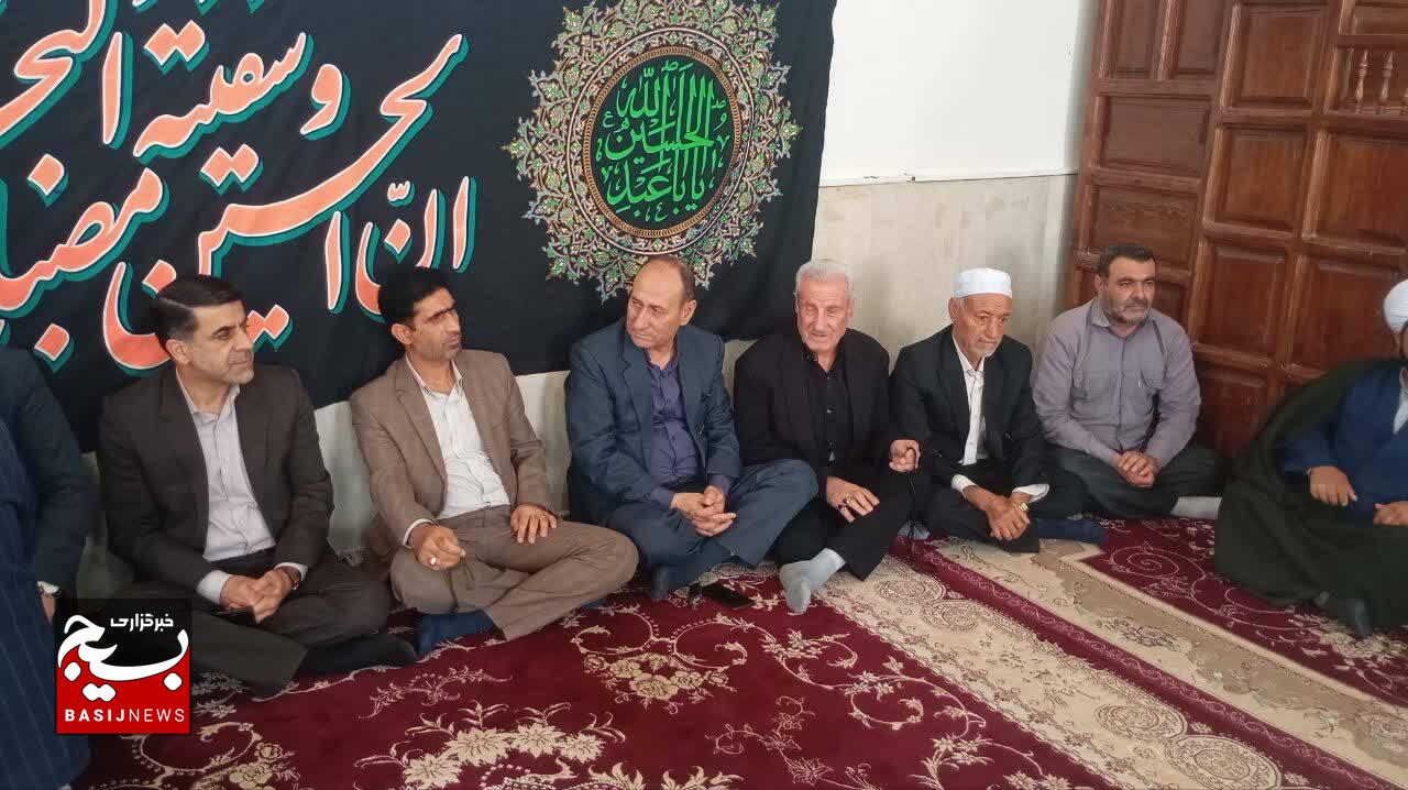 اینبار با زمزمه زیبای «به عشق امام حسین(ع) میبخشم» اینبار با زمزمه زیبای «به عشق امام حسین(ع) میبخشم»