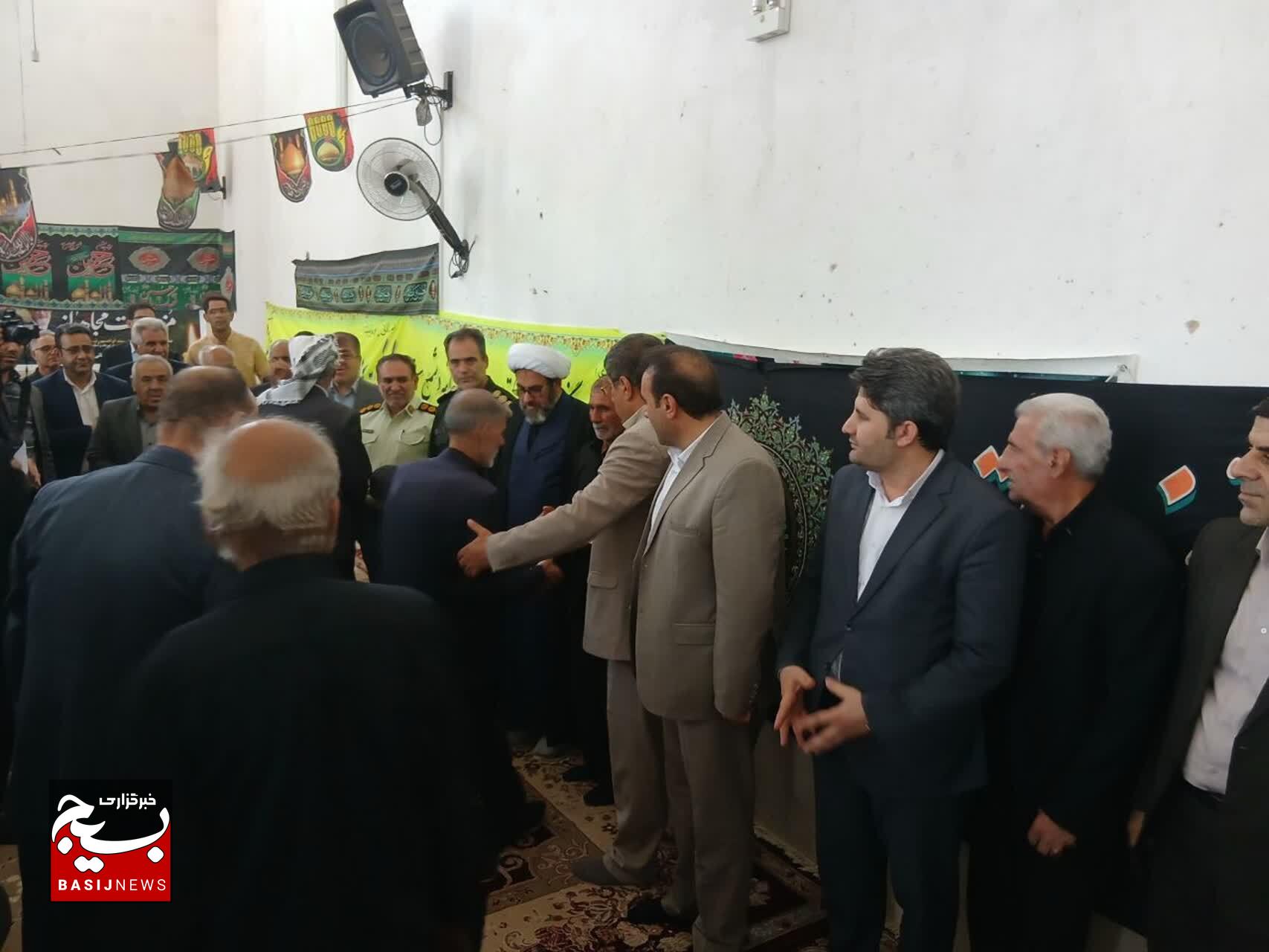 اینبار با زمزمه زیبای «به عشق امام حسین(ع) میبخشم» اینبار با زمزمه زیبای «به عشق امام حسین(ع) میبخشم»