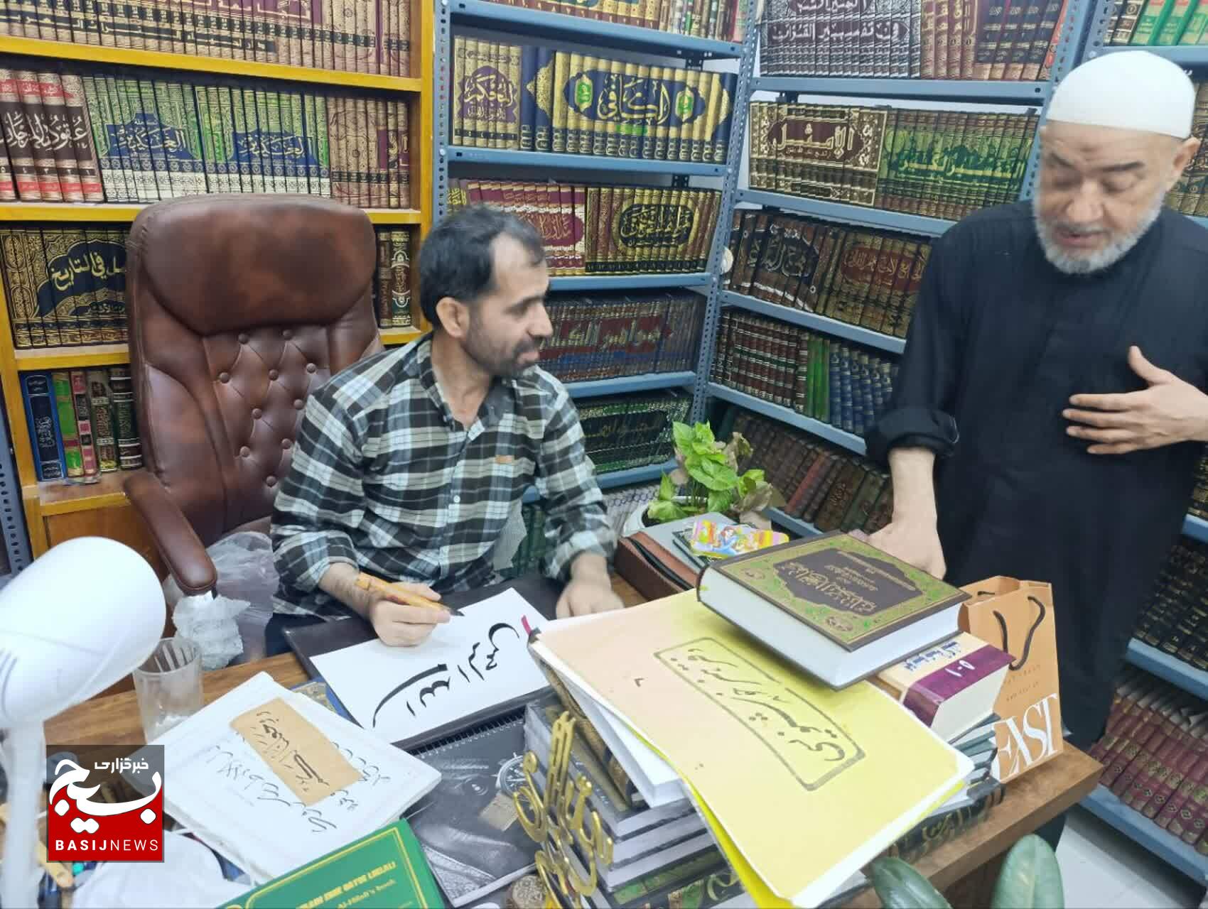 هنر خوشنویسی در مسیر پیاده‌روی اربعین/ سفری با کلمات به عشق ابا عبدالله الحسین(ع)