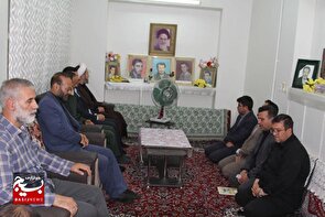 دیدار جمعی از مسئولین کبودراهنگ با شهیدان ضیائی فزون