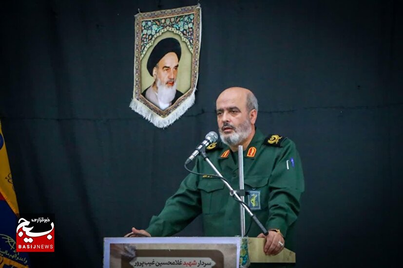 ایستادگی را از مکتب حسین بن علی آموخته‌ایم؛ حتی اگر همه کشته شویم نباید عقب‌نشینی کنیم