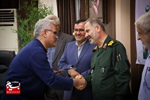 نشست صمیمانه فرمانده سپاه کربلا با نویسندگان و پژوهشگران ادبیات پایداری در مازندران