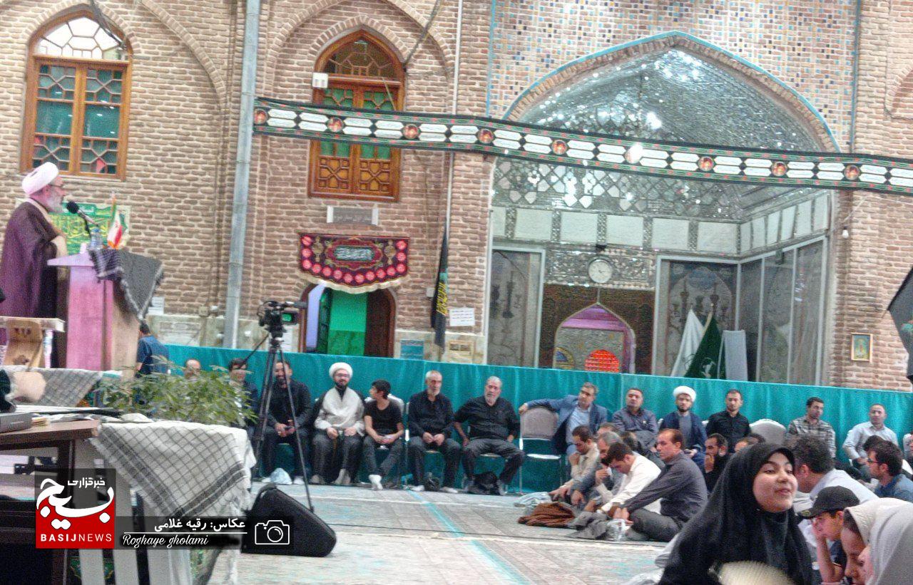هدف دشمن تضعیف نظام و تسلیم آن به استکبار است هدف دشمن تضعیف نظام و تسلیم آن به استکبار است