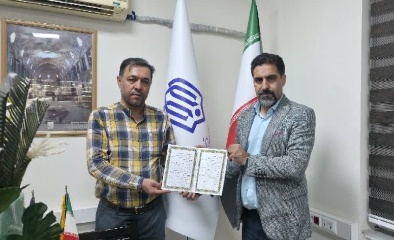 تفاهمنامه احداث زمین چمن در مدرسه حمزه سیدالشهدا روستای اناچ خنداب امضا شد تفاهمنامه احداث زمین چمن در مدرسه حمزه سیدالشهدا روستای اناچ خنداب امضا شد
