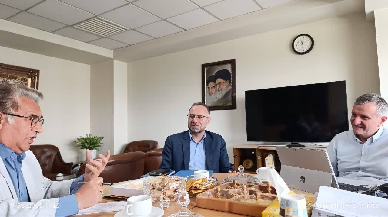 تقدیر رئیس سازمان بسیج علمی، پژوهشی و فنّاوری از استاد برجستهٔ فرهنگستان علوم ایران