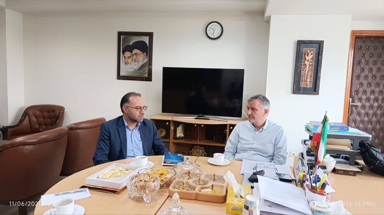 تقدیر رئیس سازمان بسیج علمی، پژوهشی و فنّاوری از استاد برجستهٔ فرهنگستان علوم ایران