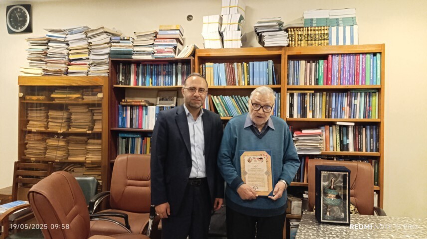 تقدیر رئیس سازمان بسیج علمی از چهره ماندگار فیزیک ایران