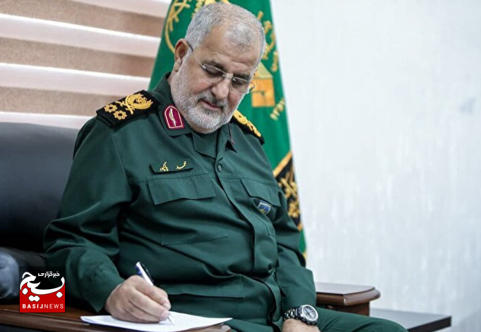 سرلشکر پاکپور: «وحدت» کلید پیروزی و رهایی ملتها از سلطه استکبار است سرلشکر پاکپور: «وحدت» کلید پیروزی و رهایی ملتها از سلطه استکبار است