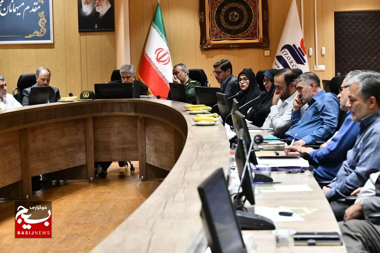 تجلیل از خدمات جهادی مدیرعامل و فرمانده بسیج پالایشگاه تبریز در نشست هماندیشی بسیج کارگری تجلیل از خدمات جهادی مدیرعامل و فرمانده بسیج پالایشگاه تبریز در نشست هماندیشی بسیج کارگری