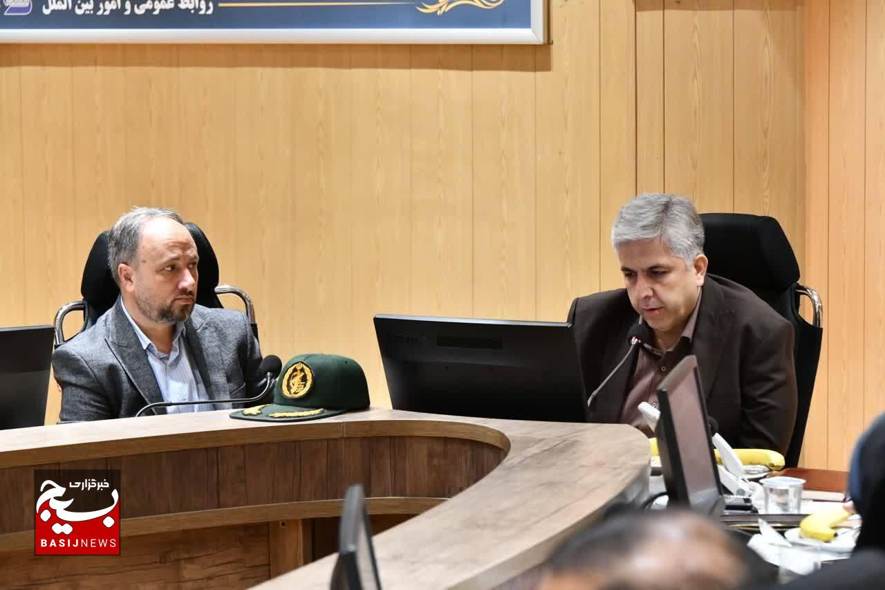 تجلیل از خدمات جهادی مدیرعامل و فرمانده بسیج پالایشگاه تبریز در نشست هماندیشی بسیج کارگری تجلیل از خدمات جهادی مدیرعامل و فرمانده بسیج پالایشگاه تبریز در نشست هماندیشی بسیج کارگری