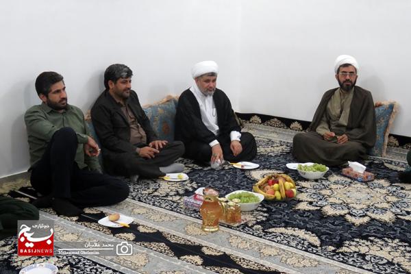 دیدار سرهنگ حسن زاده با دو خانواده شهید اهل سنت