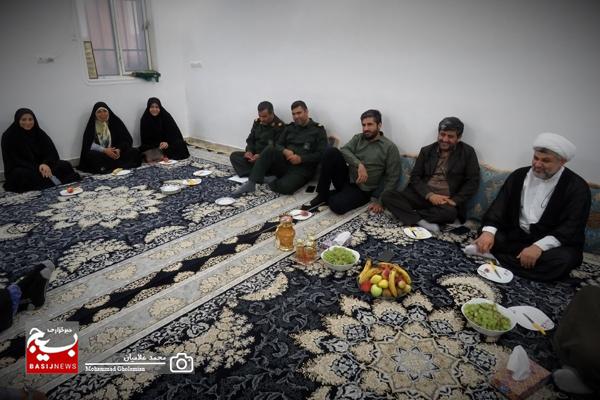 دیدار سرهنگ حسن زاده با دو خانواده شهید اهل سنت