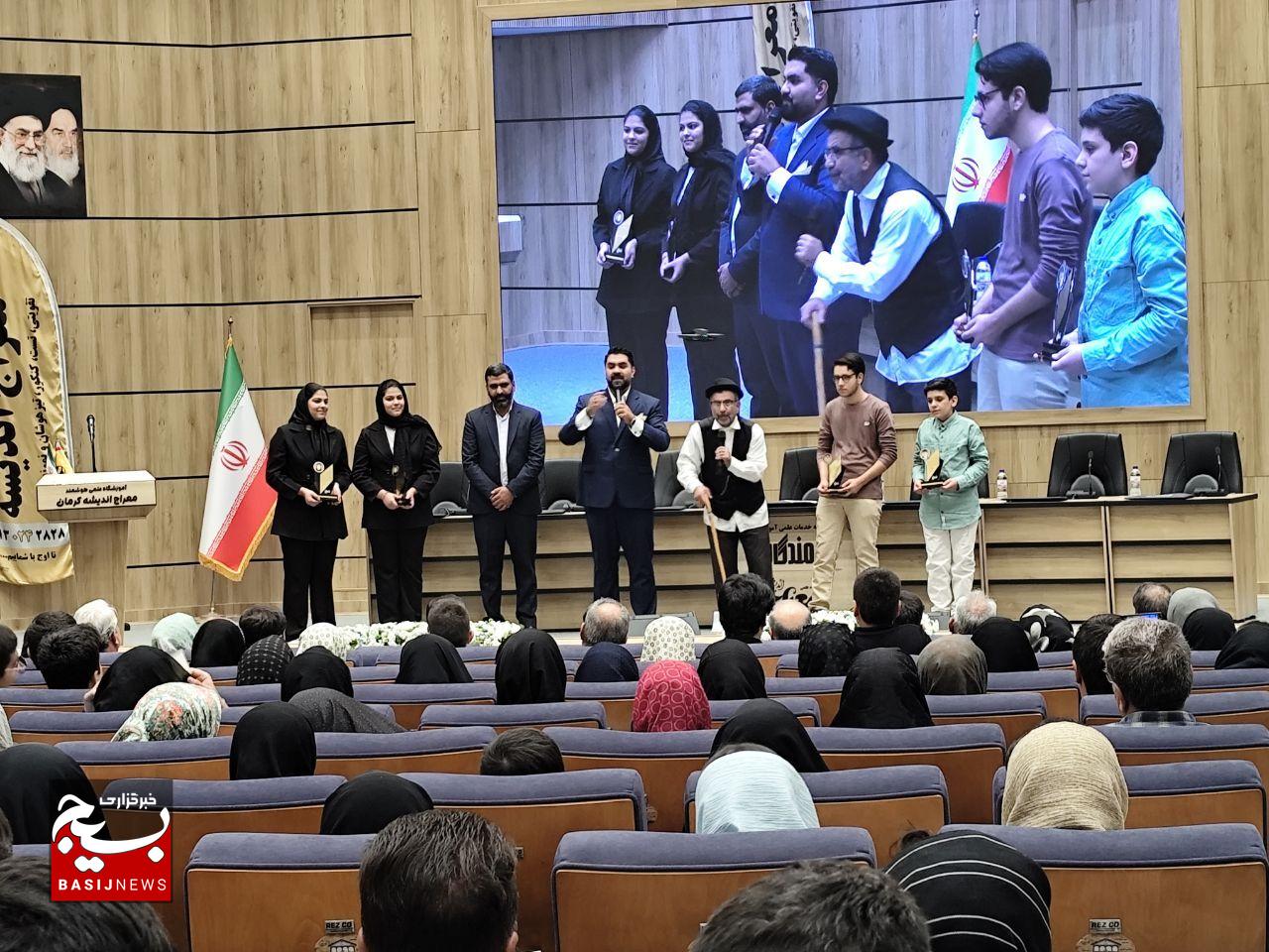 همایش بزرگ تجلیل از قبولی‌های تیزهوشان و نمونه دولتی در کرمان