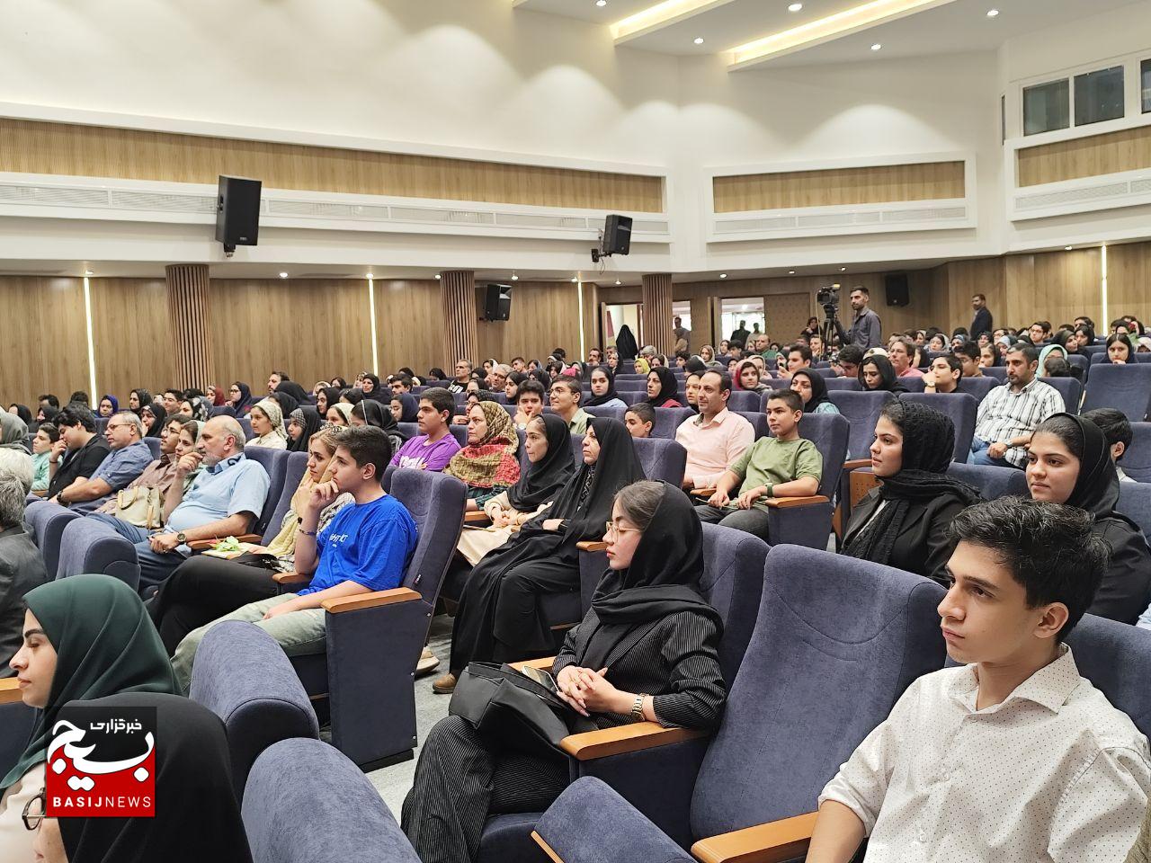 همایش بزرگ تجلیل از قبولی‌های تیزهوشان و نمونه دولتی در کرمان