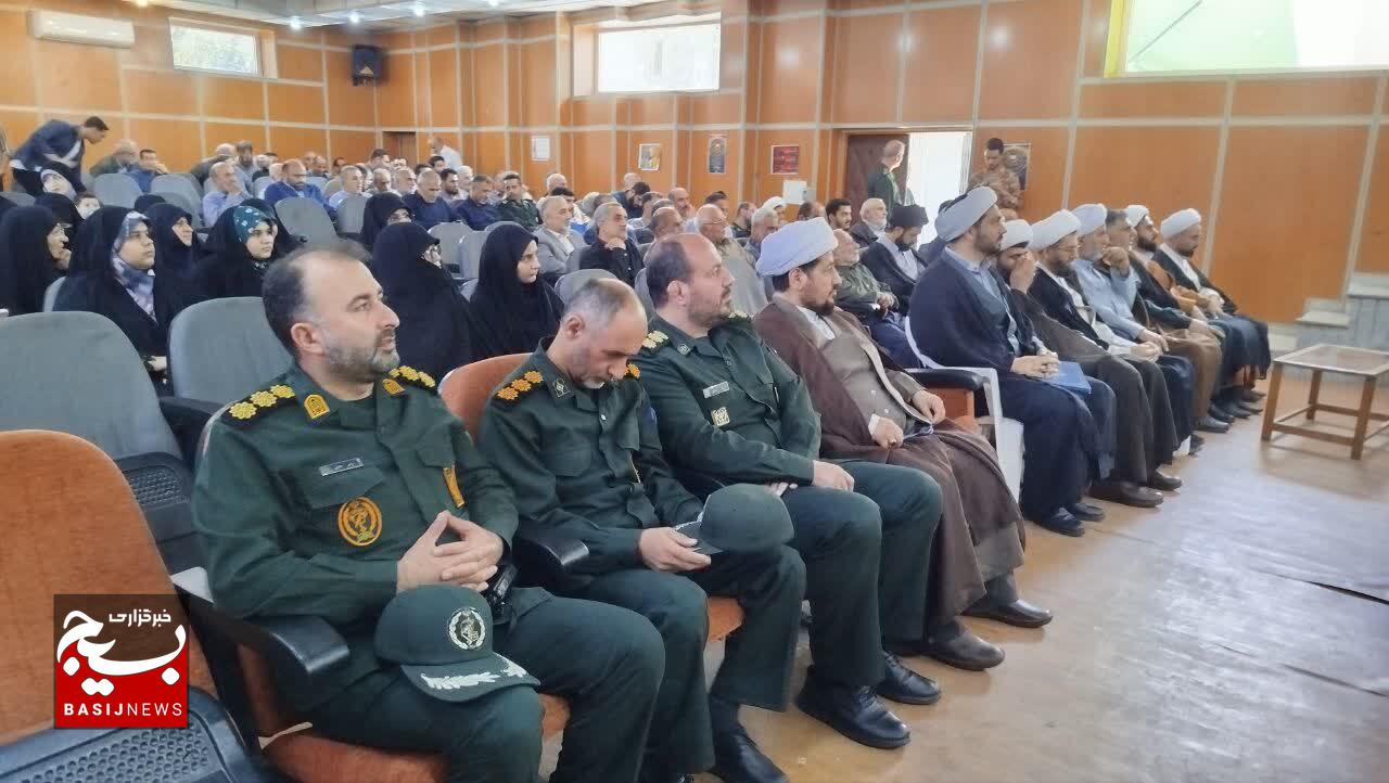 ملت با پشتوانه ولایت و آگاهی،از انزوای تحمیلی به جایگاه اقتدار و استقلال رسیده است 