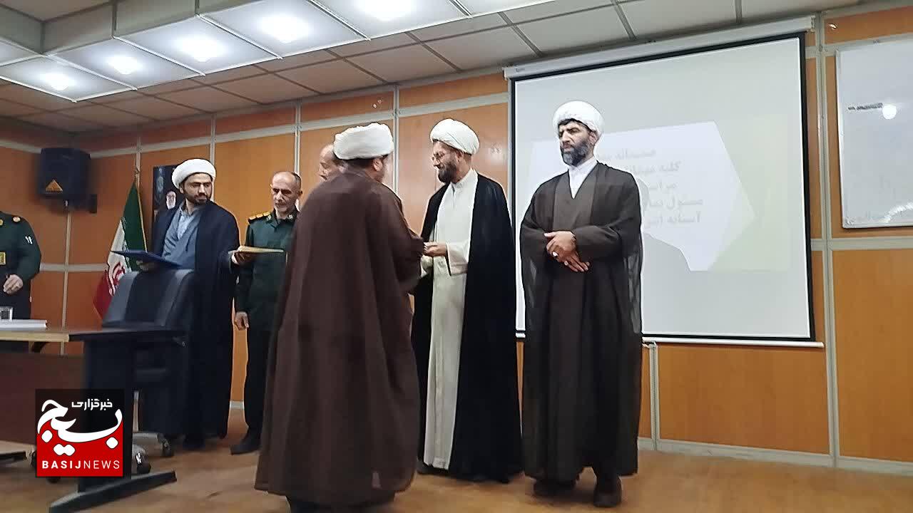 ملت با پشتوانه ولایت و آگاهی،از انزوای تحمیلی به جایگاه اقتدار و استقلال رسیده است 