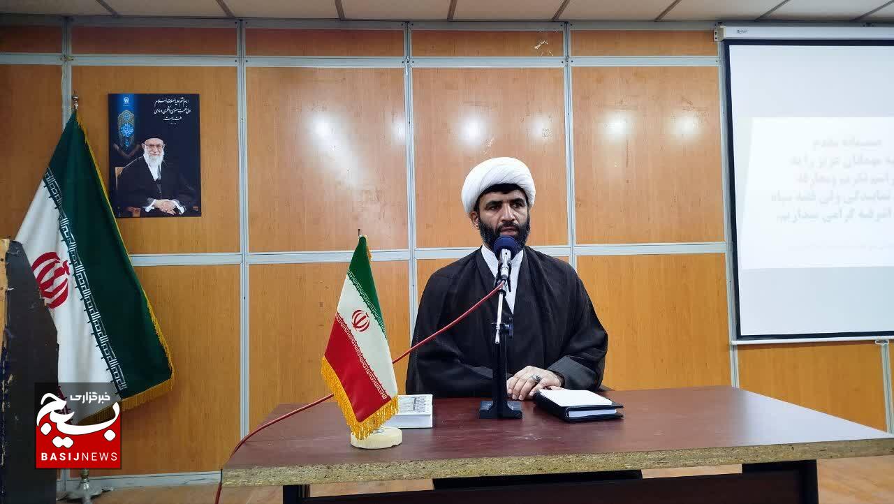 ملت با پشتوانه ولایت و آگاهی،از انزوای تحمیلی به جایگاه اقتدار و استقلال رسیده است 