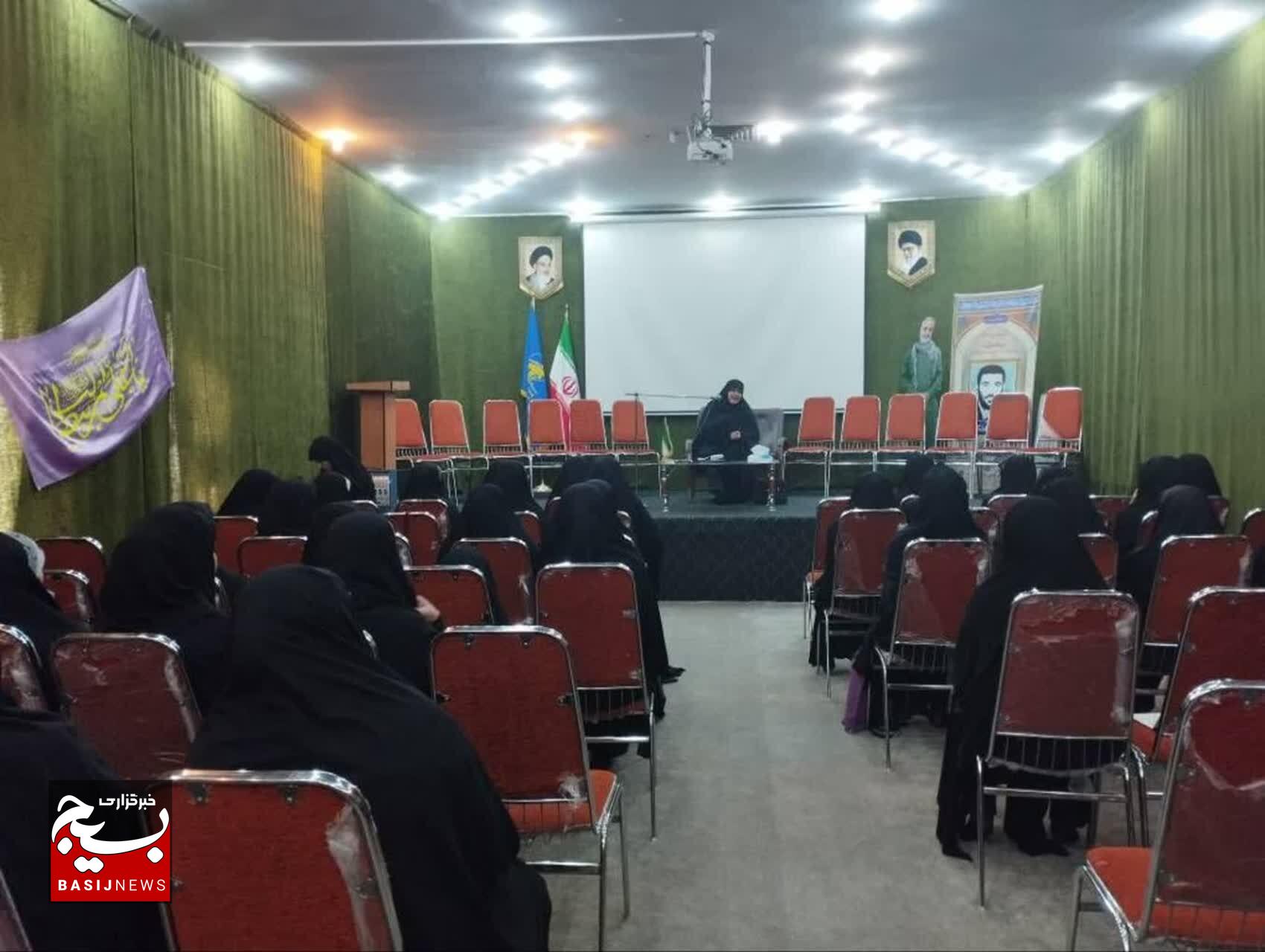 زن مسلمان بال دوم پرنده تمدن اسلامی است