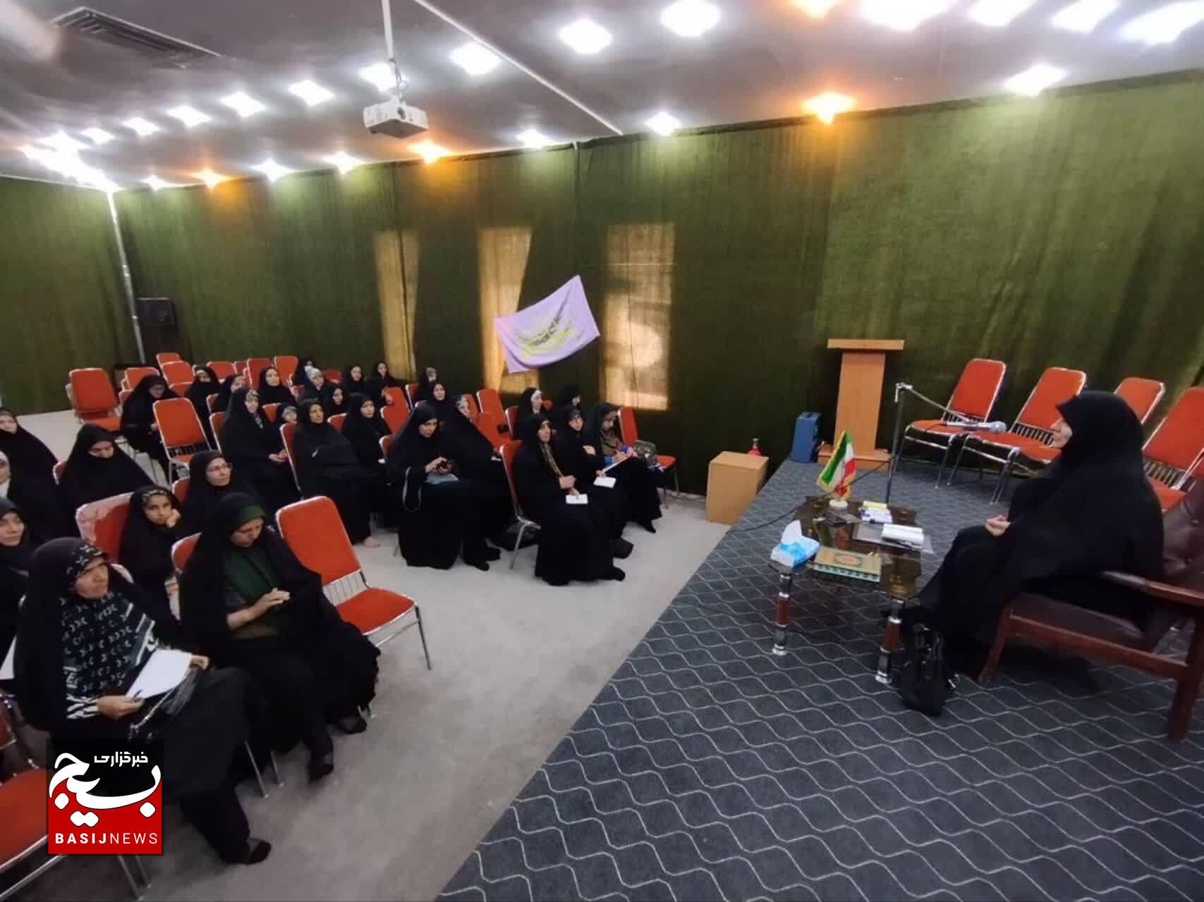 زن مسلمان بال دوم پرنده تمدن اسلامی است