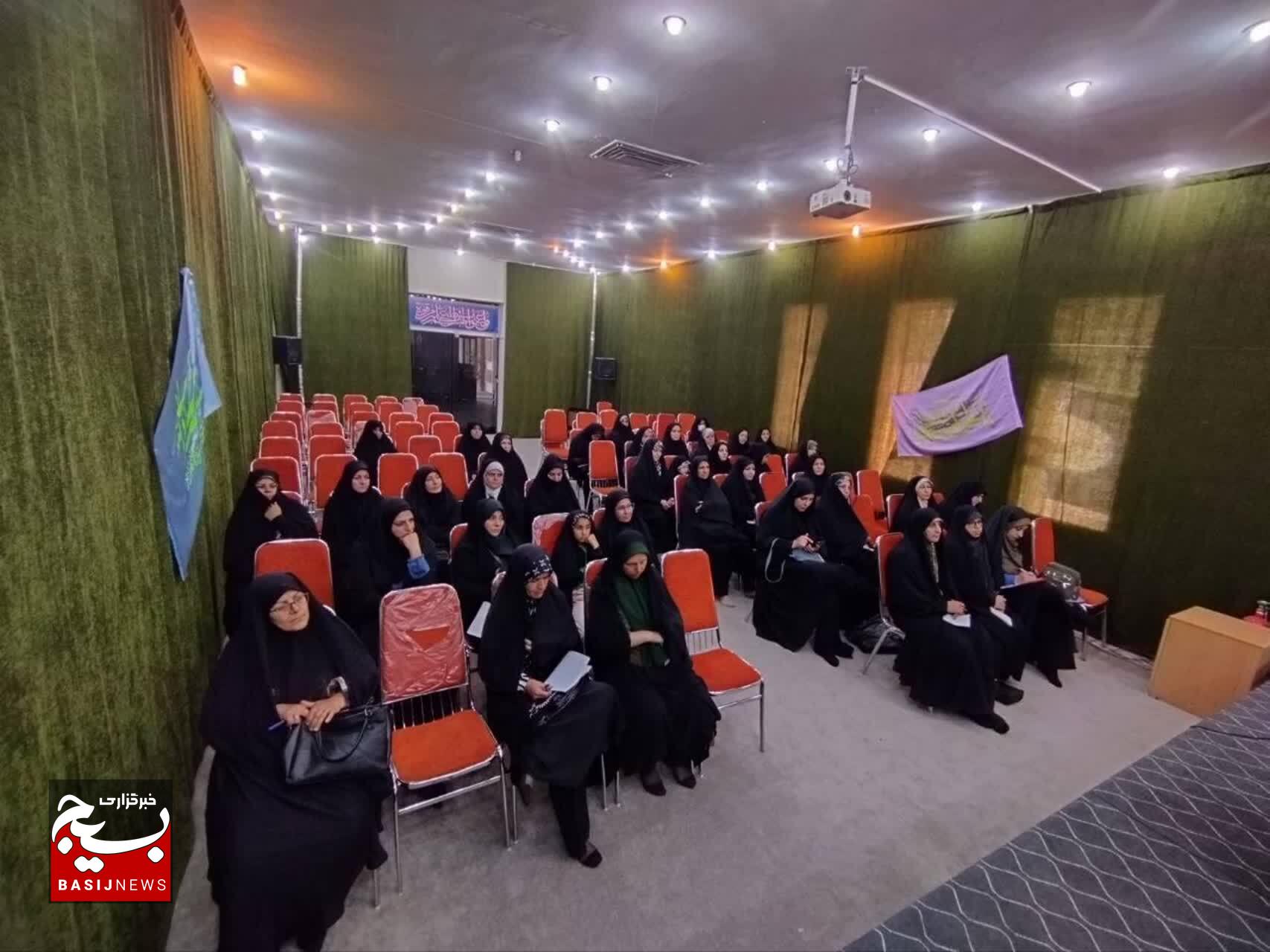 زن مسلمان بال دوم پرنده تمدن اسلامی است