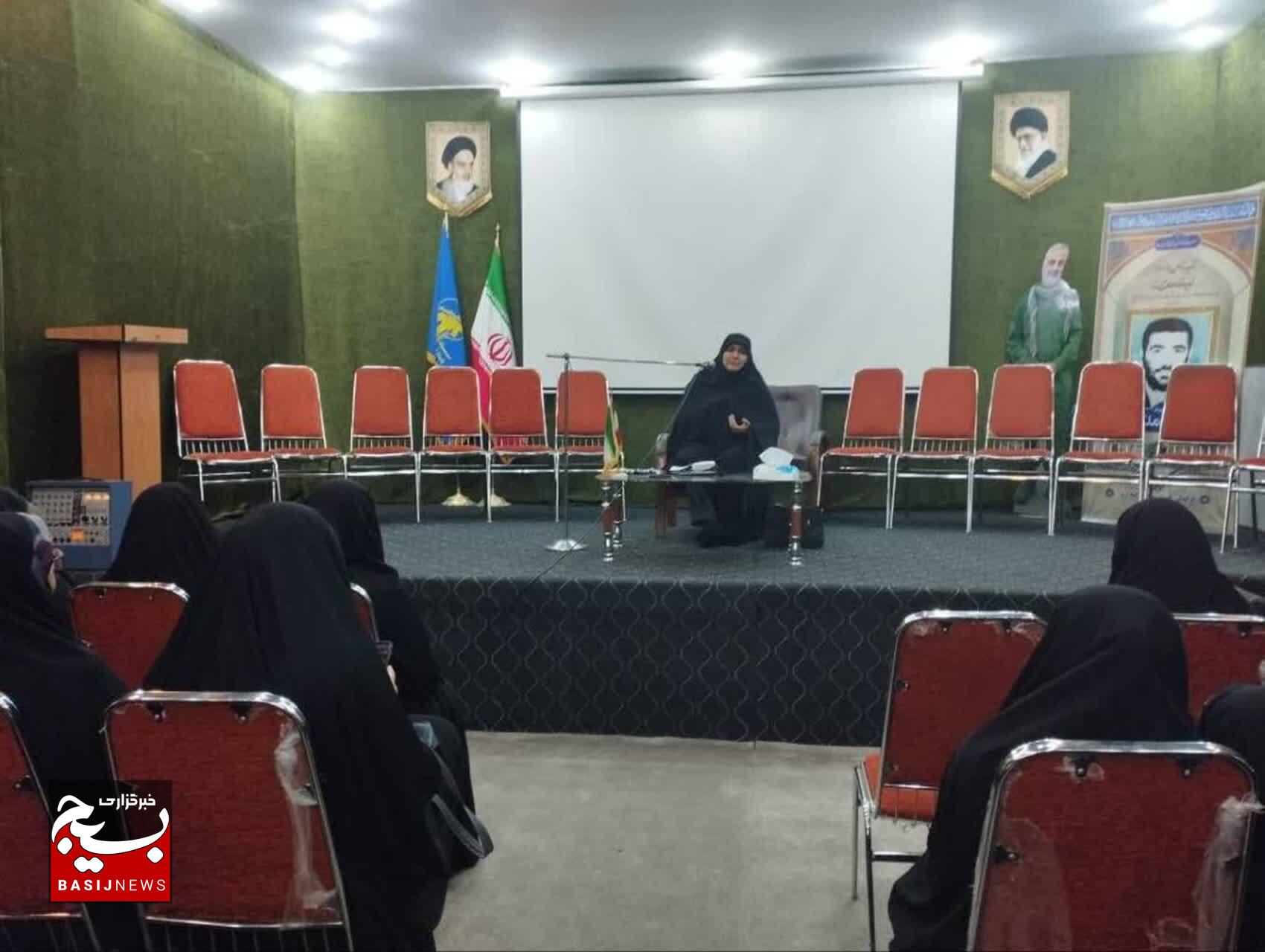 زن مسلمان بال دوم پرنده تمدن اسلامی است