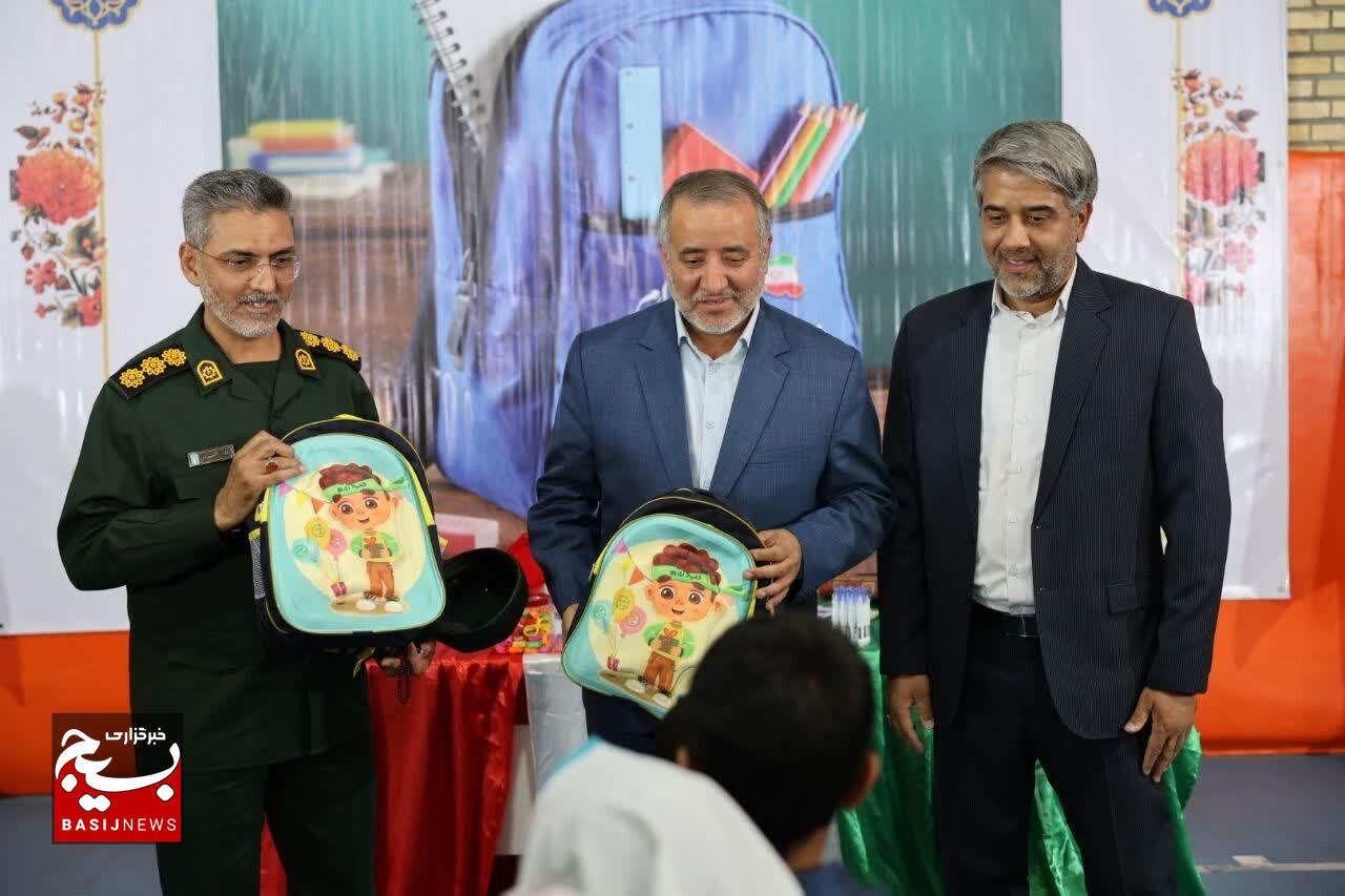 آغاز توزیع ۱۹ هزار بسته تحصیلی بین دانشآموزان نیازمند در خراسان جنوبی آغاز توزیع ۱۹ هزار بسته تحصیلی بین دانشآموزان نیازمند در خراسان جنوبی