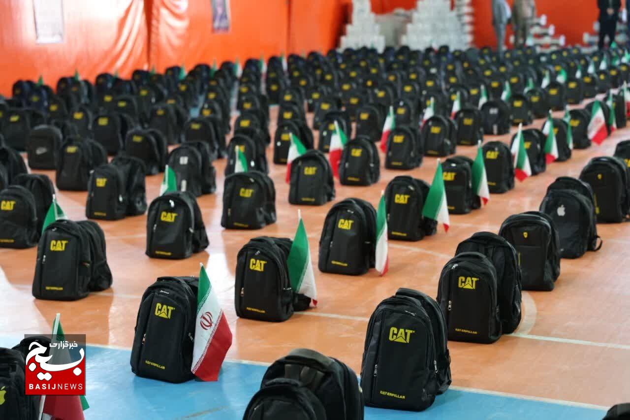آغاز توزیع ۱۹ هزار بسته تحصیلی بین دانشآموزان نیازمند در خراسان جنوبی آغاز توزیع ۱۹ هزار بسته تحصیلی بین دانشآموزان نیازمند در خراسان جنوبی