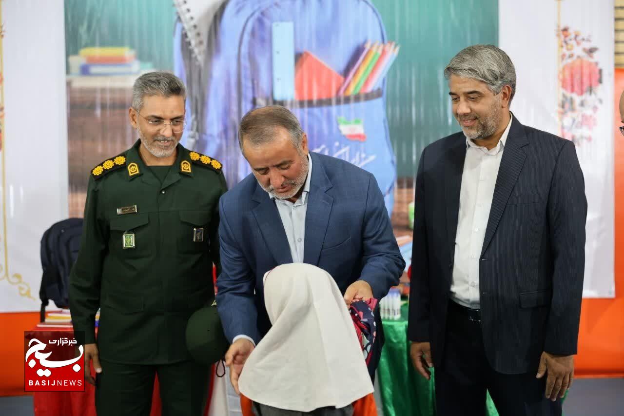 آغاز توزیع ۱۹ هزار بسته تحصیلی بین دانشآموزان نیازمند در خراسان جنوبی آغاز توزیع ۱۹ هزار بسته تحصیلی بین دانشآموزان نیازمند در خراسان جنوبی