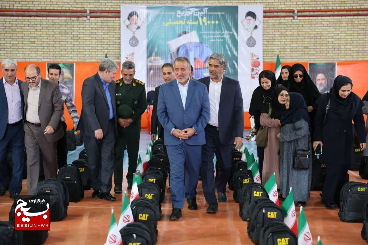 آغاز توزیع ۱۹ هزار بسته تحصیلی بین دانشآموزان نیازمند در خراسان جنوبی آغاز توزیع ۱۹ هزار بسته تحصیلی بین دانشآموزان نیازمند در خراسان جنوبی