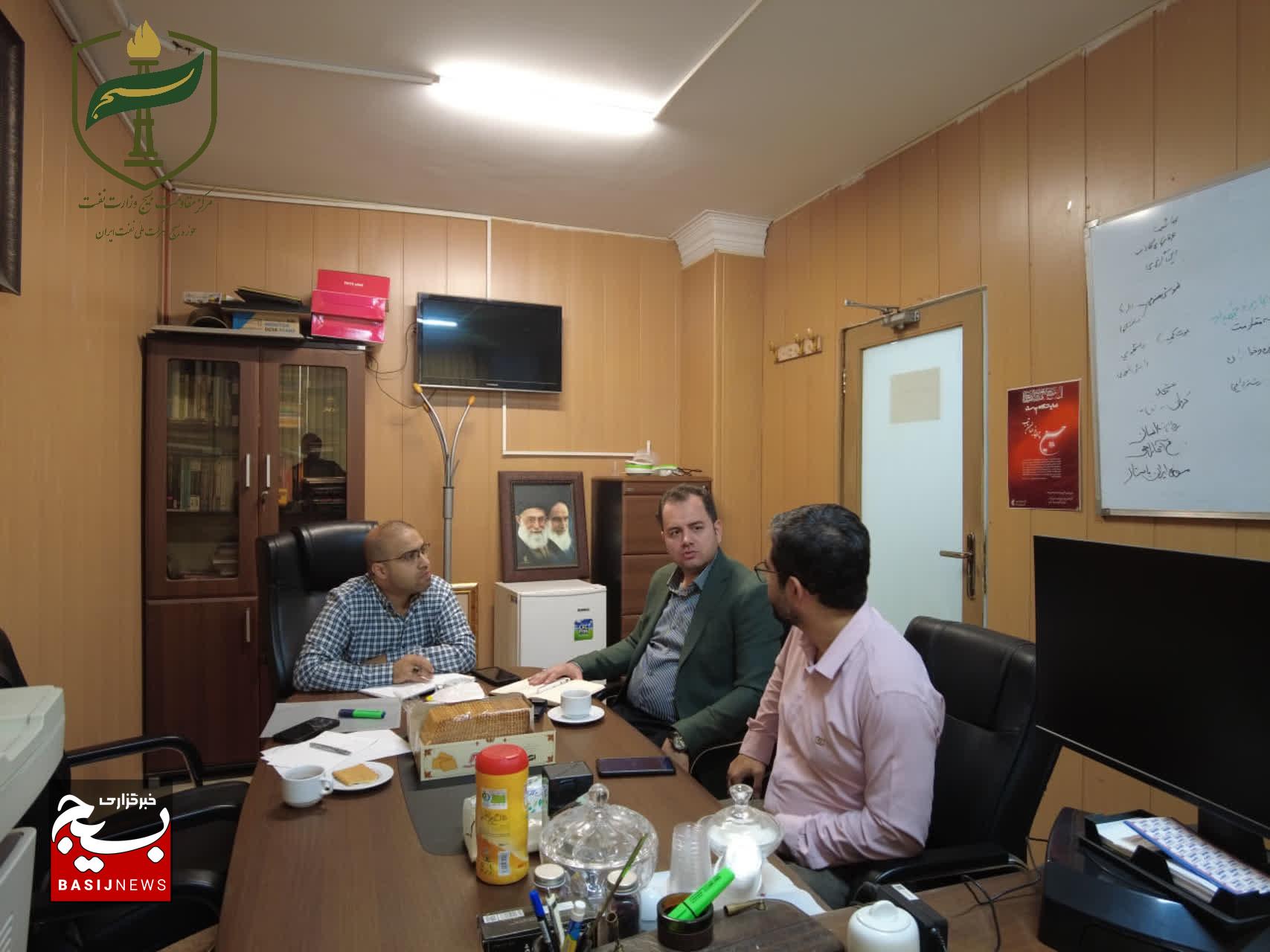 معاون روابط عمومی مرکز بسیج وزارت نفت از پایگاه بسیج مرصاد بازدید کرد؛ تقدیر از عملکرد و تشریح برنامه‌های هفته دفاع مقدس