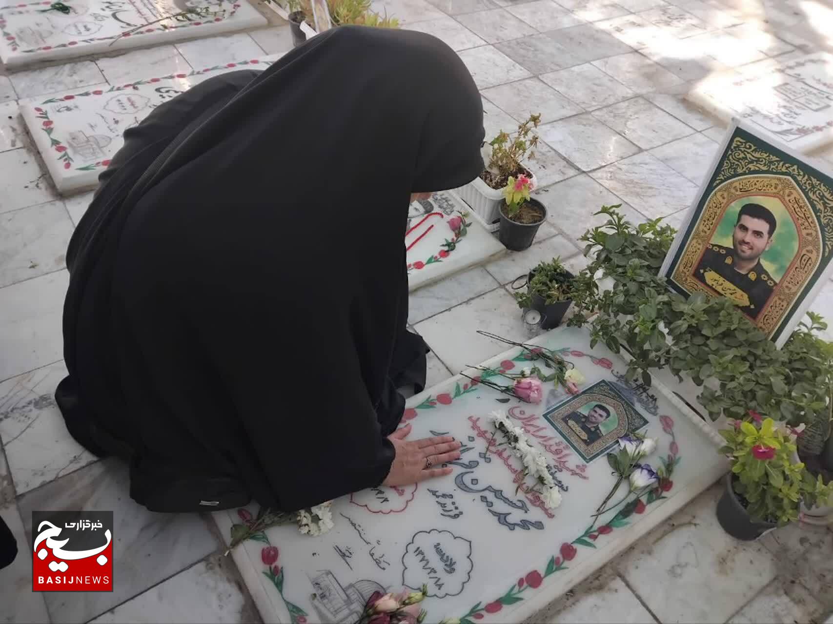 از غبارروبی گلزار شهدا تا اردوی زیارتی در ایام هفته دفاع مقدس از غبارروبی گلزار شهدا تا اردوی زیارتی در ایام هفته دفاع مقدس