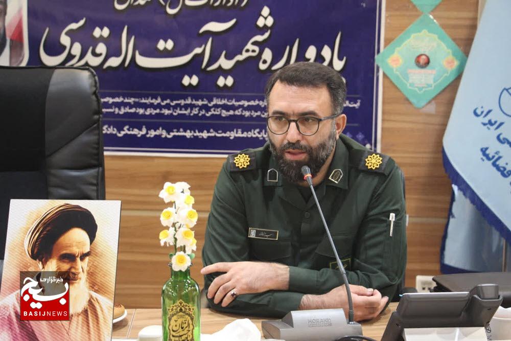 زن محور خلقت و مظهر ایستادگی و تربیت نسلها است