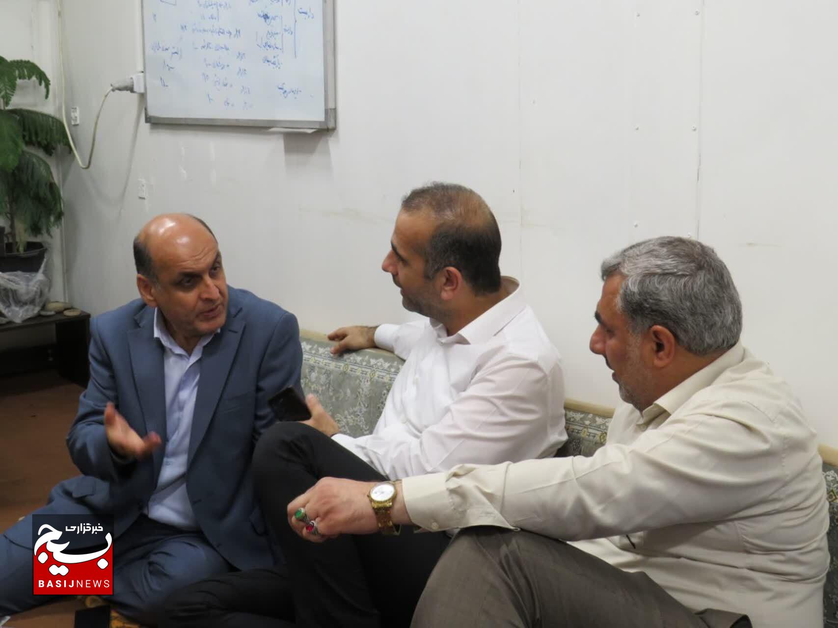بازدید شبانه استاندار گیلان از روند آمادهسازی کنگره ۸۰۰۰ شهید استان بازدید شبانه استاندار گیلان از روند آمادهسازی کنگره ۸۰۰۰ شهید استان