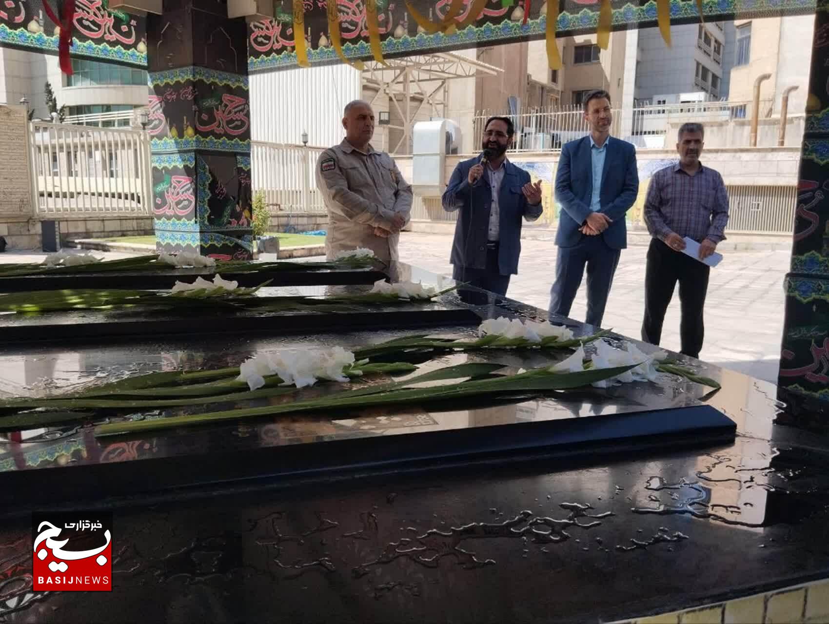 غبارروبی مزار شهدای گمنام وزارت نفت؛ ادای احترام به مناسبت هفته دولت