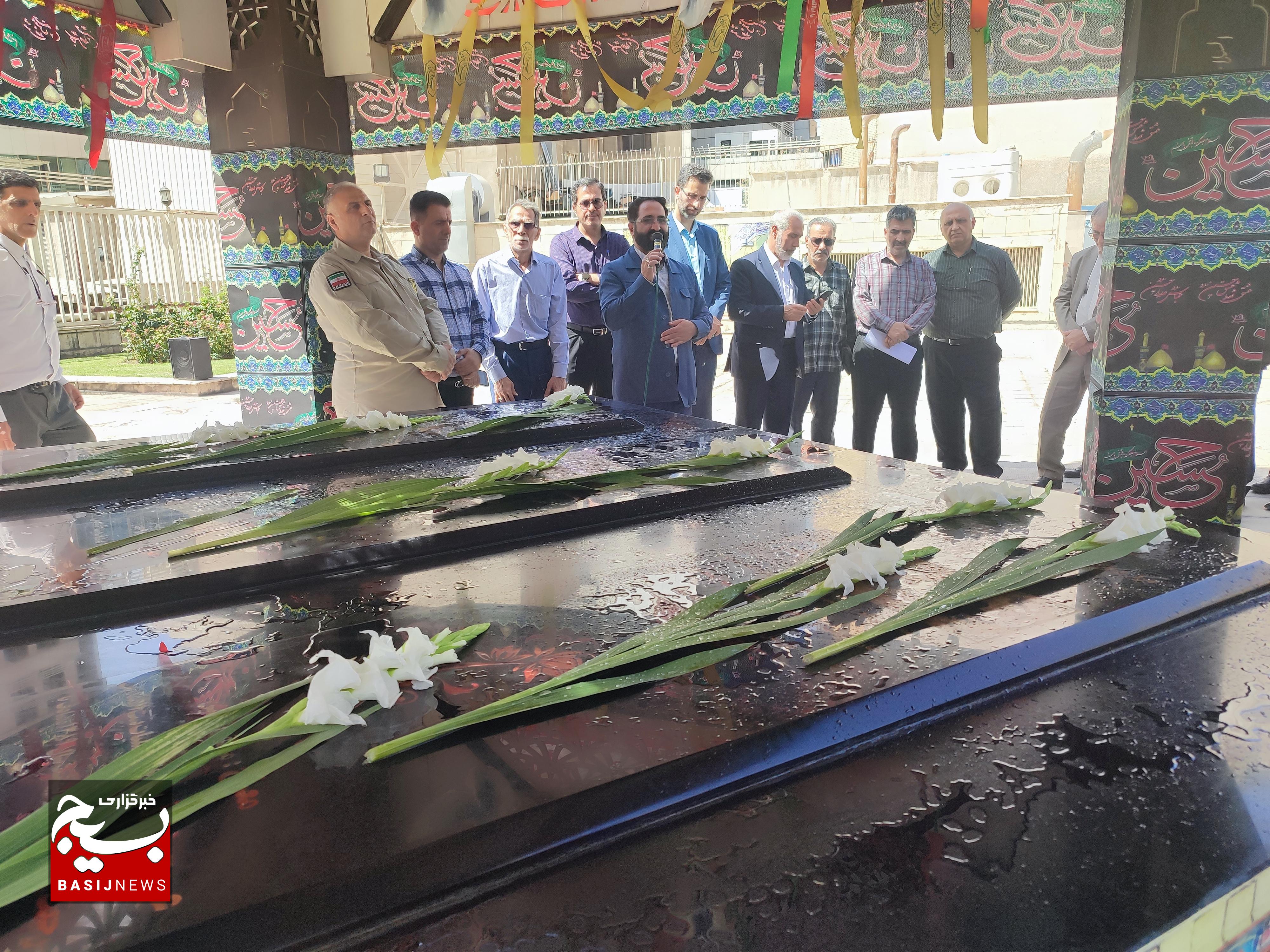 غبارروبی مزار شهدای گمنام وزارت نفت؛ ادای احترام به مناسبت هفته دولت