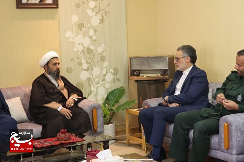 دیدار مسئول نمایندگی ولی فقیه در سپاه ثارالله کرمان با مدیرکل جدید صدا و سیمای مرکز کرمان +تصاویر دیدار مسئول نمایندگی ولی فقیه در سپاه ثارالله کرمان با مدیرکل جدید صدا و سیمای مرکز کرمان +تصاویر