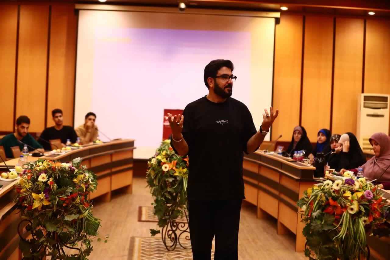 کتاب «مأمن» در رشت رونمایی شد کتاب «مأمن» در رشت رونمایی شد