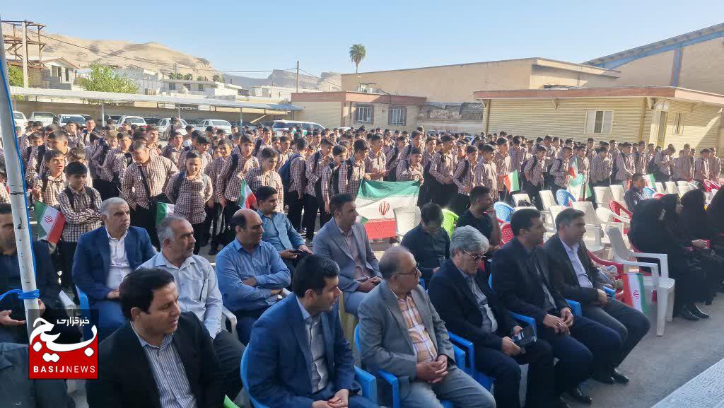 ۱۰ هزار دانش‌آموز پلدختری، تحصیل را با پیام ایثار آغاز کردند