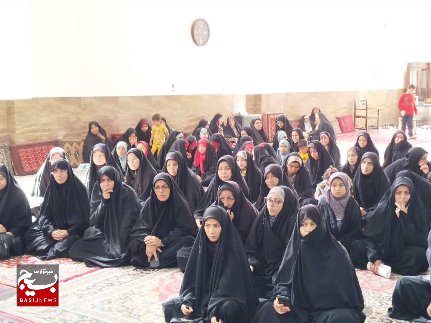 امام‌جمعه تربت‌جام: خانواده‌ شهدا الگوی جامعه در جنگ فرهنگی و رسانه‌ای هستند
